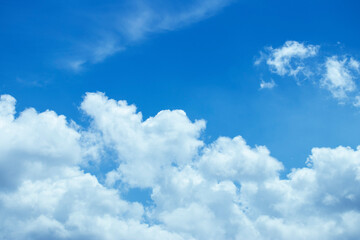 Naklejka na ściany i meble Big cloud with crystal clear blue sky