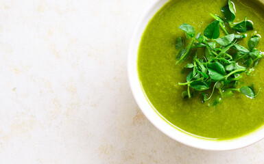 Healthy broccoli green pea soup