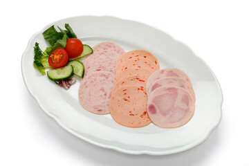 Auswahl Wurstscheiben mit Salatgarnitur