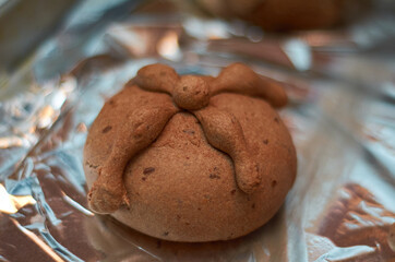 cocinando Pan de muerto mexicano tradicional vegano