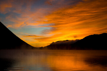 旅先の美しい夜明け