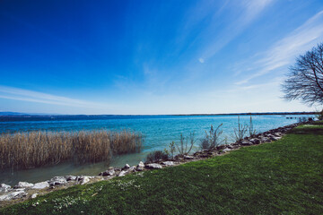 Fototapeta na wymiar Garda lake, lago di garda, Sirmione, landscape