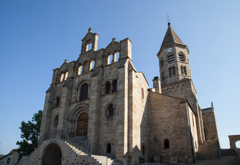Fototapeta na wymiar L'église moyenâgeuse de saint-Julien Chapteuil en haute-Loire
