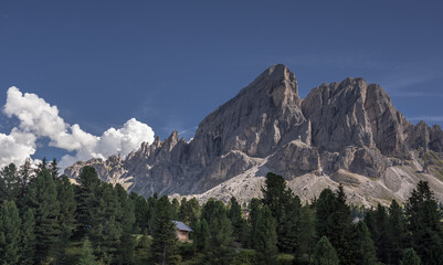 Obraz premium Peitlerkofel/Sass de Putia mountain with its two summits, Putia Grande and Putia Piccolo, as seen from Passo Delle Erbe (Erbe pass), Dolomites, South Tyrol, Italy.