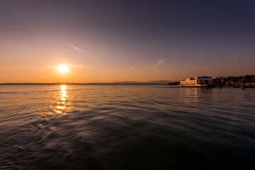 Fototapeta na wymiar Sirmione,lago di garda, lago , tramonto 