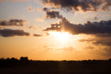 Fototapeta na wymiar evening sun with a crocodile cloud in the countryside
