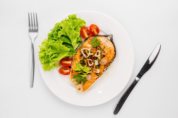 Spicy fried salmon salad