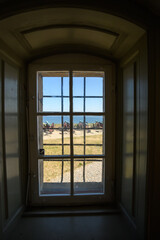 Blick aus dem Fenster auf die anonen Battereie, Schloß Kronborg, Dänemark, 
