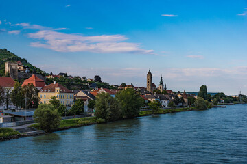 Obraz premium Blick auf Stein an der Donau