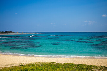 青空と透明な海