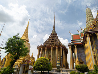 Obraz premium Wat Phra Kaew Temple of the Emerald Buddha,Landmark of Thailand in which tourists from all over the world do not miss to visit.