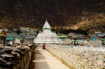 muros de piedras Mani pintadas.Khumjung.Sagarmatha National Park, Khumbu Himal, Nepal, Asia.