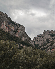 Picos de la montaña en Subida del cremallera en Montserrat, Cataluña España.