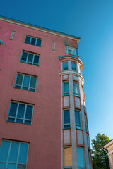 Fototapeta na wymiar Pink building with white details and blue background