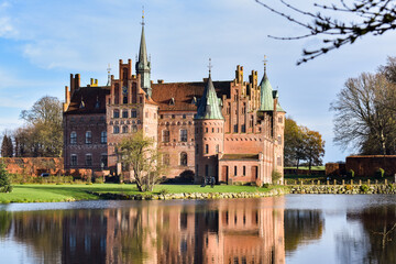 Obraz premium Egeskov castle on Fyn, Denmark, taken during the winter