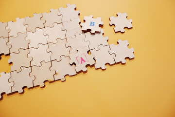 empty jigsaw puzzle, A and B words on puzzle piece, 無地のジグソーパズル、プレゼンテーション、プランA、プランB