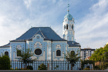 Fototapeta na wymiar Iglesia Azul de la ciudad de Bratislava, pais de Eslovaquia