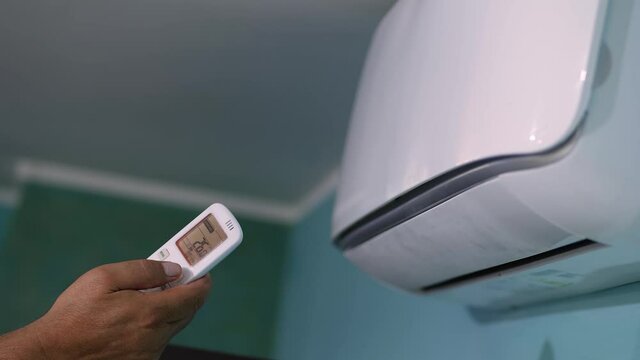 Air conditioning ignition with remote control.