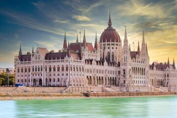 Fototapeta premium Hungarian Parliament Building during sunset