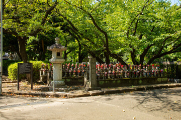 千躰子育地蔵菩薩