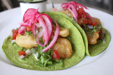 Tacos de pescado capeado