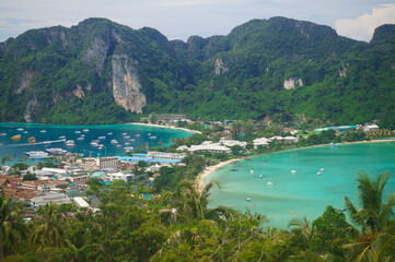 Fototapeta premium Beautiful view of Phi Phi island from viewpoint
