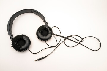 casque audio en mauvais état