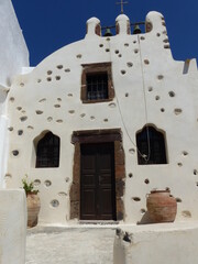 Chiesa tradizionale ad Emporium nell'isola di Santorini nelle Cicladi in Grecia.