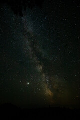 Obraz premium Stars and milky way at otter lake in summer Michigan upper peninsular