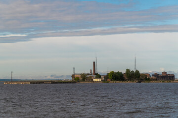 Obraz premium Fort Peter I-a monument of history and architecture of the XVIII century, located on the southern coast of Kronstadt.