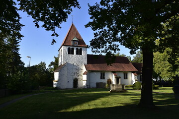 Fototapeta na wymiar Kirche aus dem 13. Jahrhundert in Heimsen