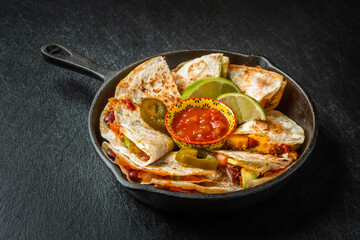 ケサディーヤ　メキシコ料理　Mexican taco sandwich (Quesadilla)