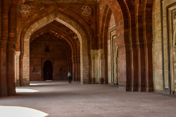 Fototapeta na wymiar A mesmerizing view of architecture of main tomb at old fort from inside.