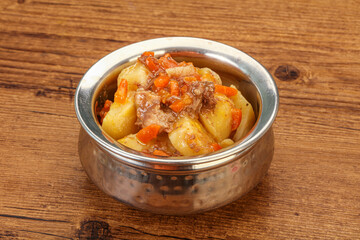 Roasted potato and beef with sauce
