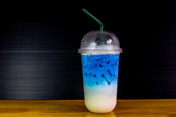 A close-up view of the drinks put into the cup, (iced tea, cocoa, chocolate) with pearls, is a popular menu in cafes and restaurants.