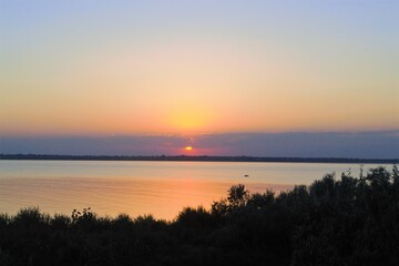 Naklejka premium Beautiful sunset over the estuary