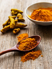 Turmeric powder and dry roots