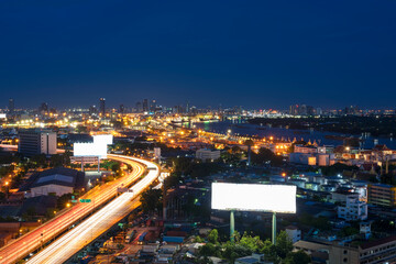 Obraz na płótnie Canvas Cityscape of Bangkok viewing Chao Phraya River and expressway at night