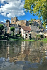 Fototapeta na wymiar Ségur le château .(Corrèze)