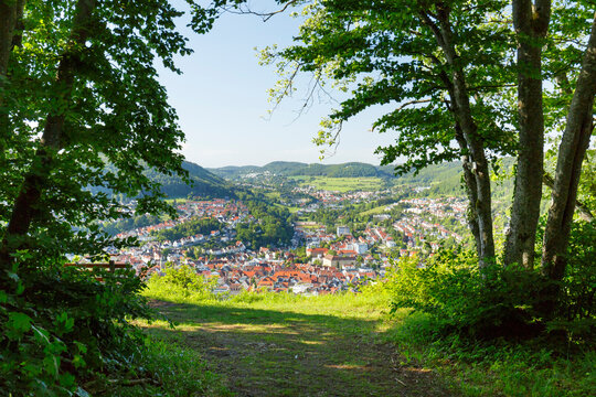 Ausblick auf Albstadt-Ebingen vom Kuhfelsen aus, auf der Schw&auml;bischen Alb