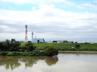 Fototapeta na wymiar 秋の朝の江戸川風景