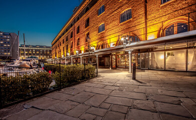 Obraz premium Empty London streets and closed pubs becouse of covid-19