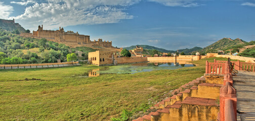 Fort Amber – położony w miejscowości Amber radźpucki kompleks budowli obronnych i pałacowych, Indie