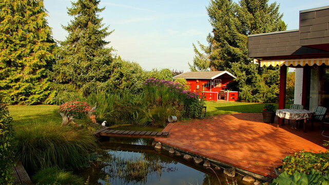 Garten Teich Photos Royalty Free Images Graphics Vectors Videos Adobe Stock