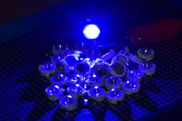 Blue semiconductor LEDs in a ceramic package with a metal heat sink. Demonstration of a classic light source for a pocket flashlight.