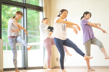 Naklejka premium ダンス・エアロビレッスン 