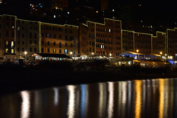 Obraz na płótnie Canvas City of Camogli seen at night, with all its wonderful lights reflected in the sea
