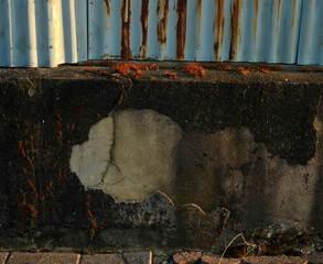mur ancien rouillé et moisissure 