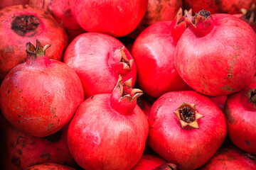 Granatäpfel / Früchte auf dem Markt