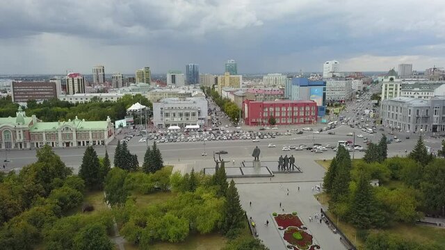 The flying camera shows the main attractions of Novosibirsk with a view of the city from and road traffic.